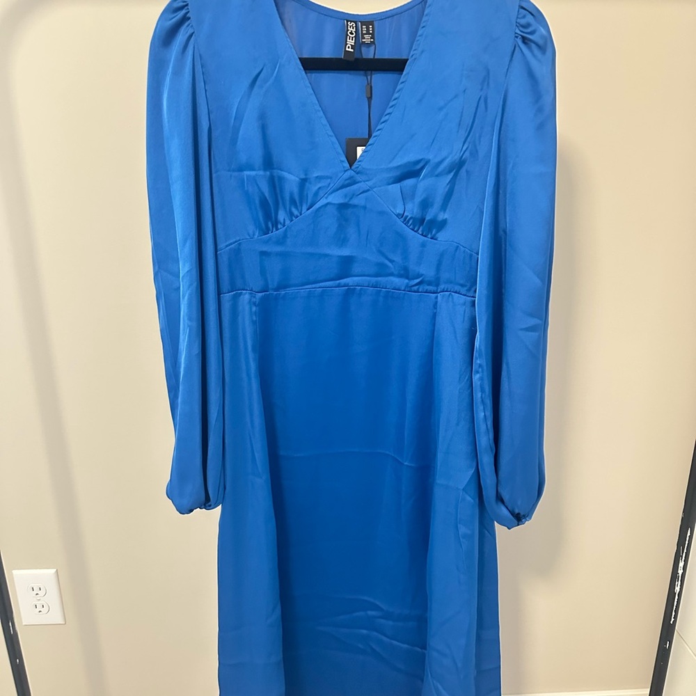 Long Sleeve Blue Midi Dress with V-Neck